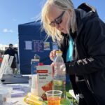 SelgeSiht huvikool tegi teaduskatseid Selveri Laste Rahvajooksul Viimsis